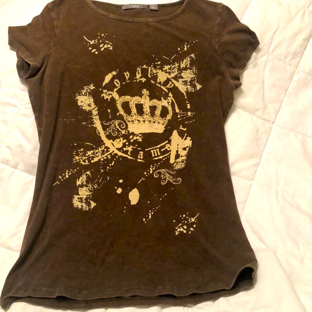 Brown graphic tee